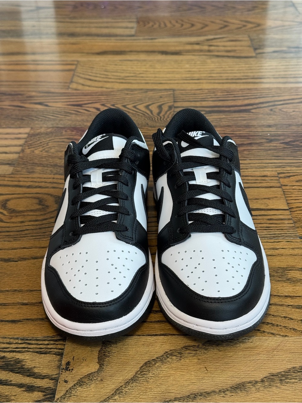 Nike Men’s Black and White Low-Top Sneakers